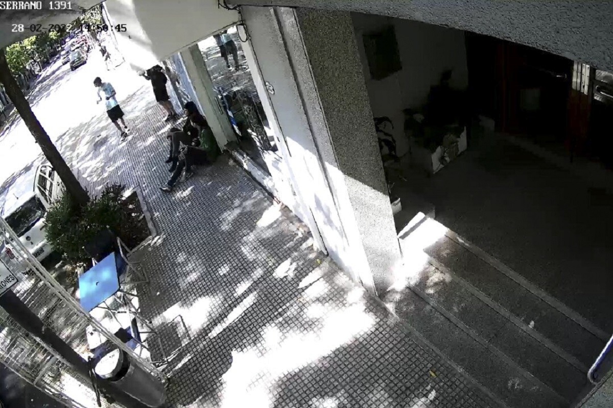 Un video de seguridad incrimina a los 6 imputados por la violación grupal en Palermo