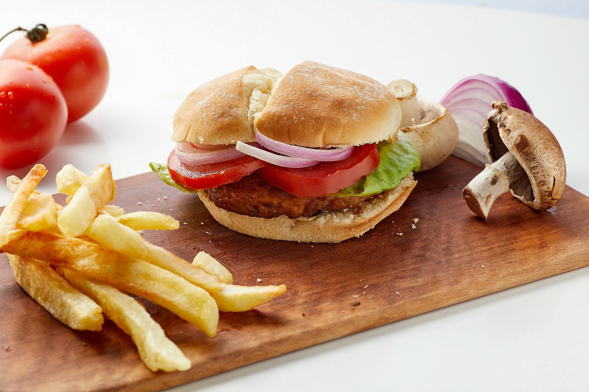 La cooperativa Perlecop creó el primer pan de hamburguesas hecho con harina de cerveza y llega a Temple Craft