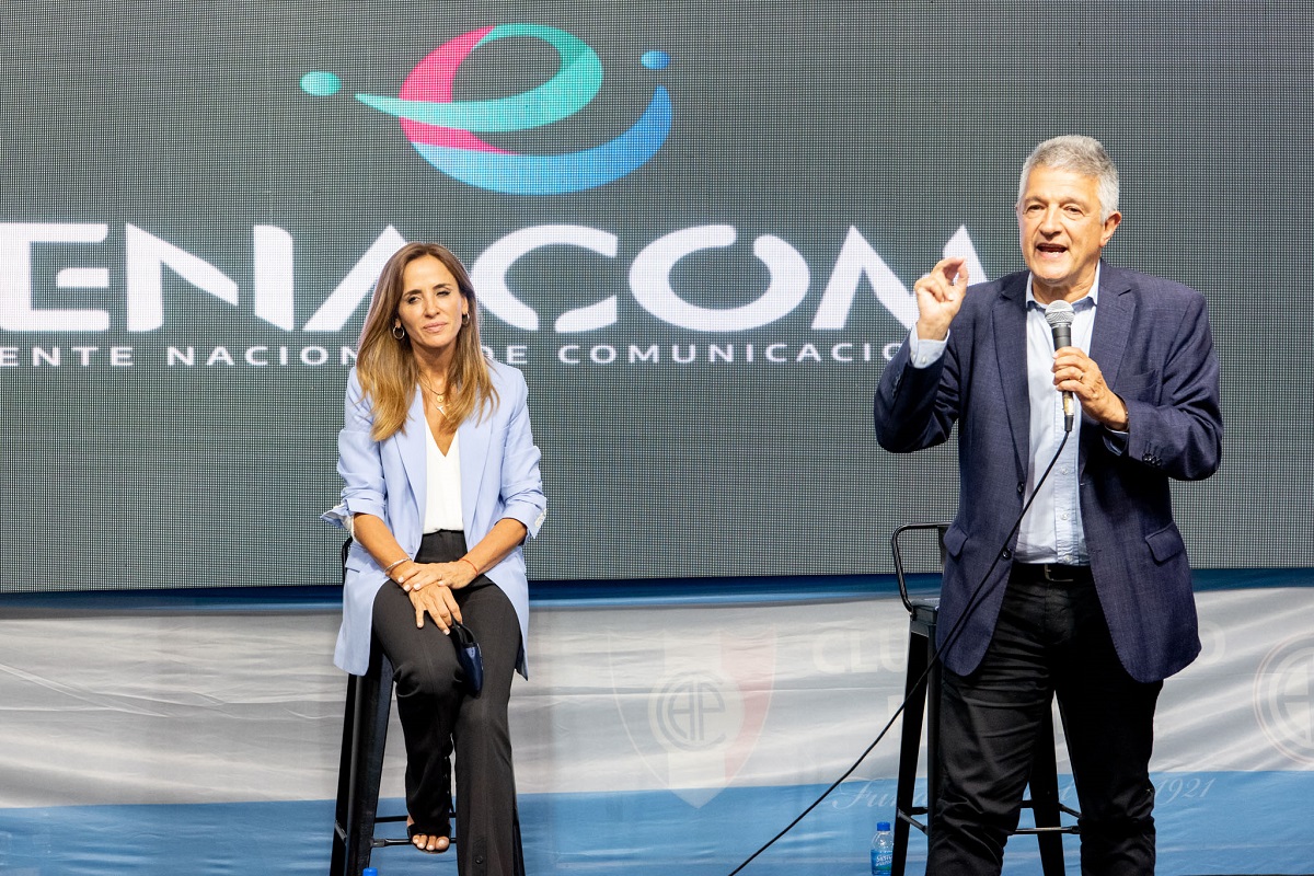 Enacom anunció inversiones por $ 117 millones y entregó 4 mil tablets