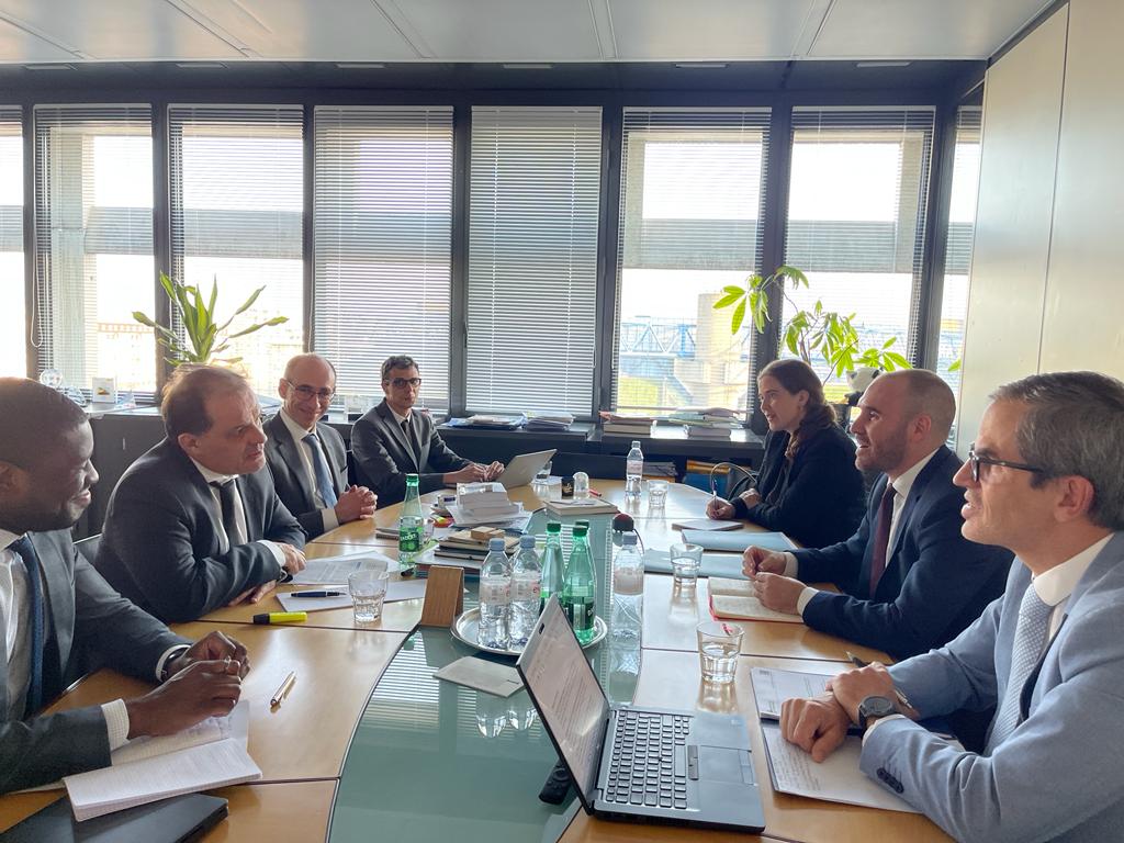 Guzmán logró postergar los pagos al Club de París hasta el 30 de junio