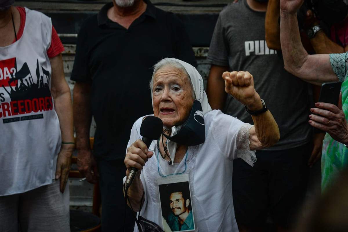 Nora Cortiñas: “Los que levantaron la mano por este acuerdo son traidores al pueblo”