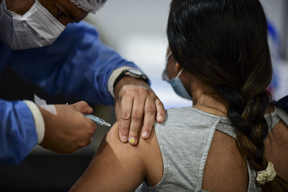 Se duplicaron los casos de Covid en las últimas semanas y alertan que el ritmo de vacunación es “irrisorio”