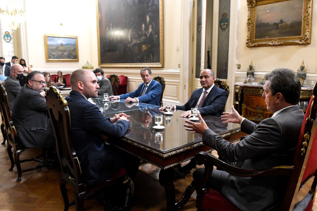 Massa junto a Guzmán y Manzur en la previa al debate por el acuerdo con el FMI