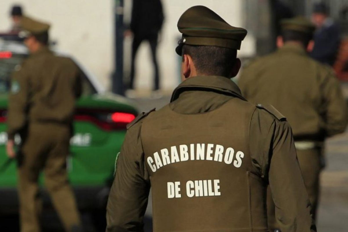 El Gobierno chileno defiende a un carabinero que usó su arma tras ser agredido