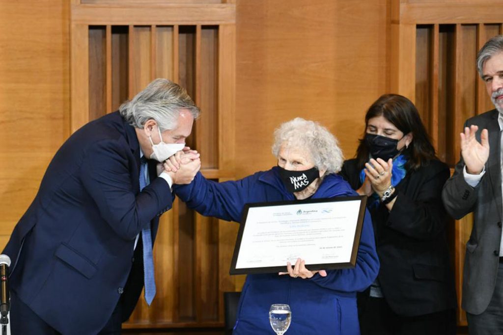 Alberto Fernández: "Las argentinas y argentinos decimos 'Nunca más'" 2 Alberto Fernández: "Las argentinas y argentinos decimos 'Nunca más'"
