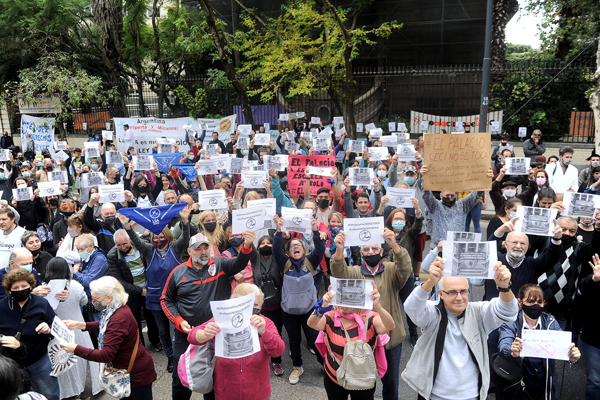Reanudan obras en el Palacio Ceci y la comunidad educativa volvió a marchar