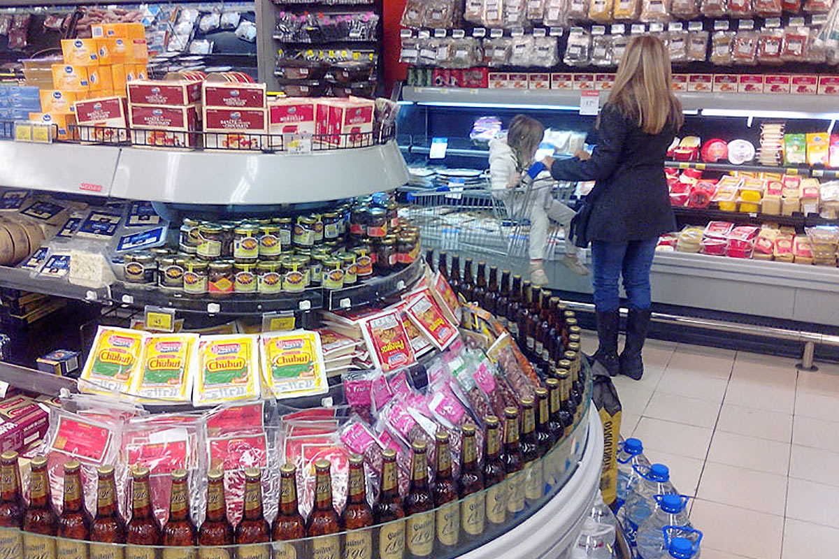 Caputo celebró un acuerdo de precios «por 60 días» con una cadena de supermercados