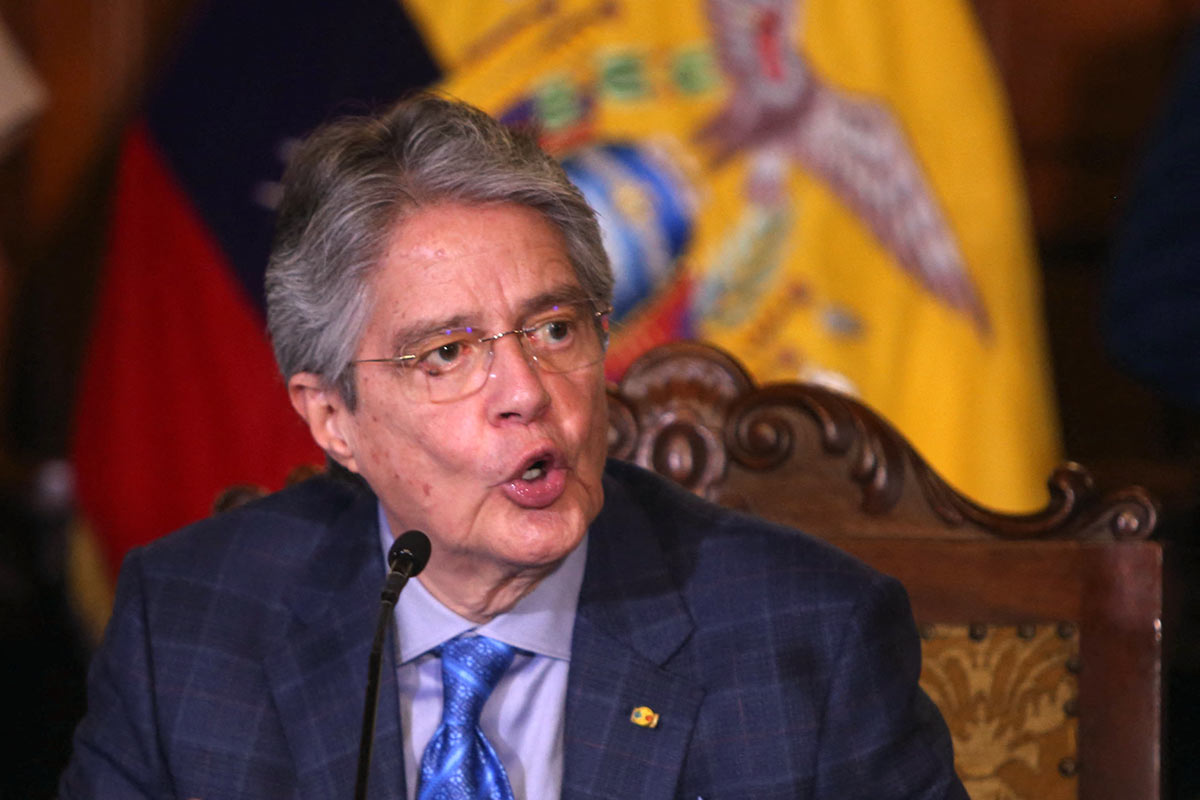 El presidente de Ecuador decreta el toque de queda en dos provincias tras la muerte de cinco policías