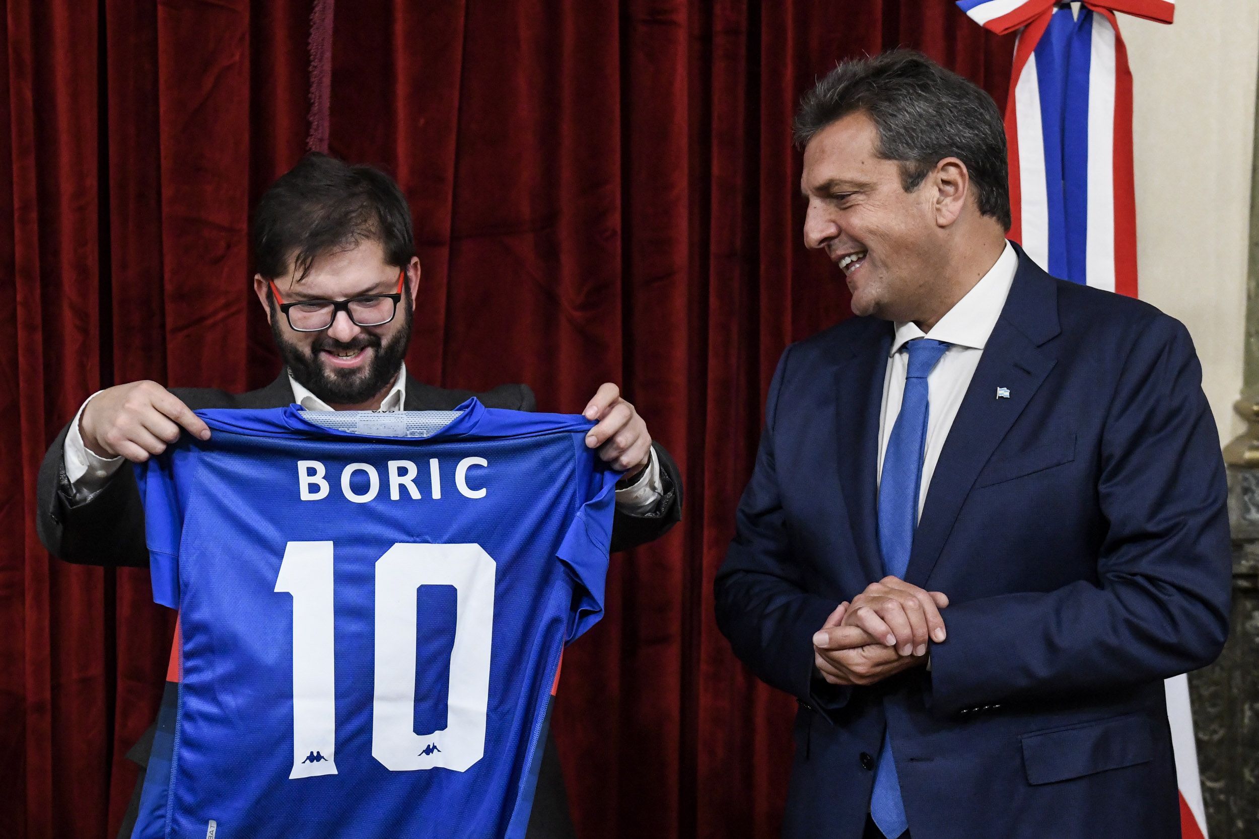 Massa, junto al presidente Gabriel Boric en el Congreso