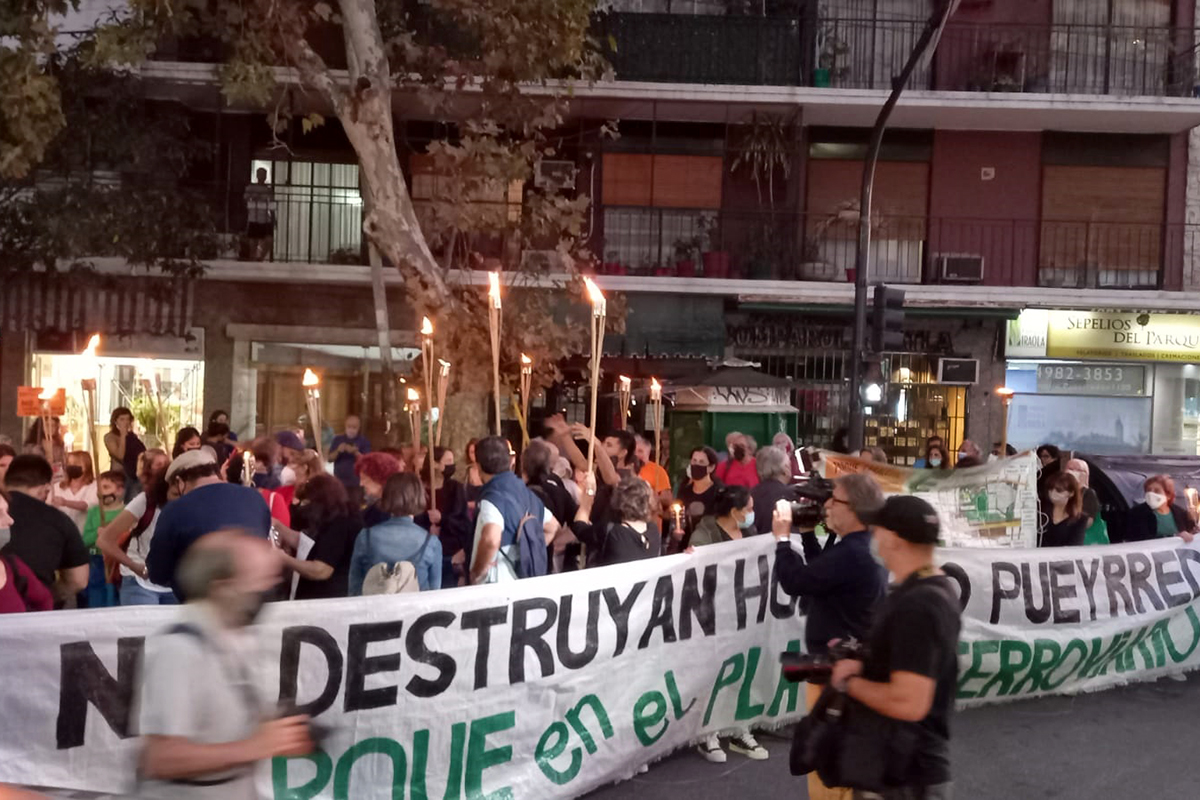 Comerciantes y vecinos de Caballito marcharon juntos para frenar el “Parque Lineal” de Larreta