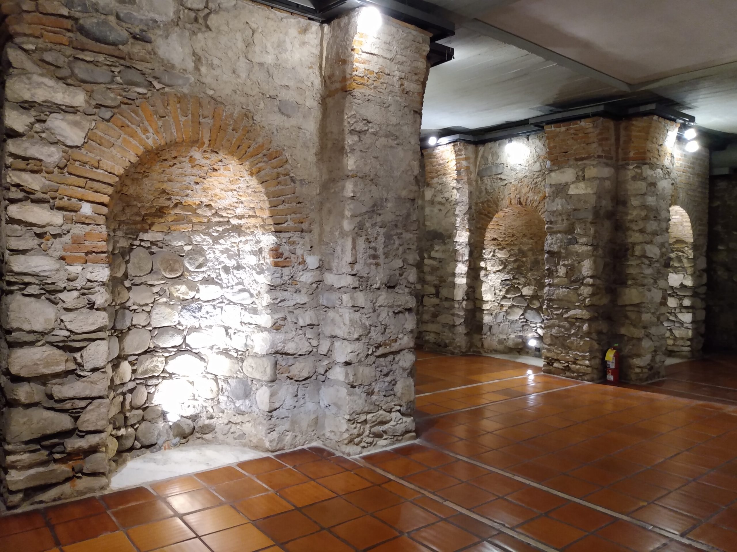 Un paseo por los 300 años de historia en una cripta en plena capital cordobesa