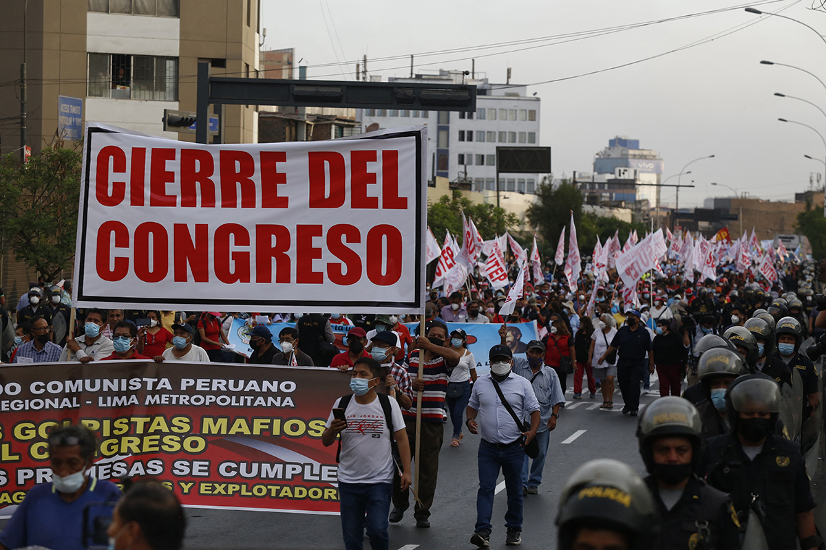 Perú naufraga en una crisis eterna que precede a Castillo y que estimula el golpismo