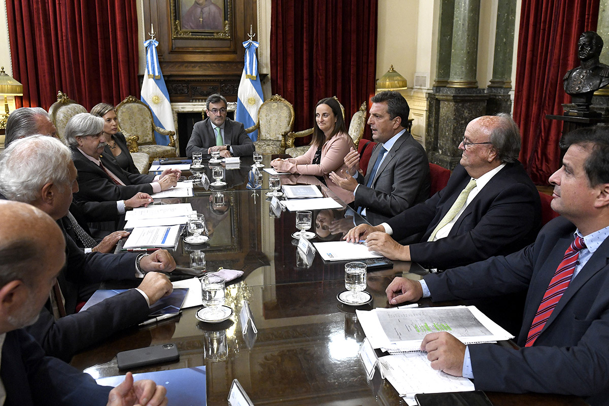 Massa recibió a las máximas autoridades de la UIA