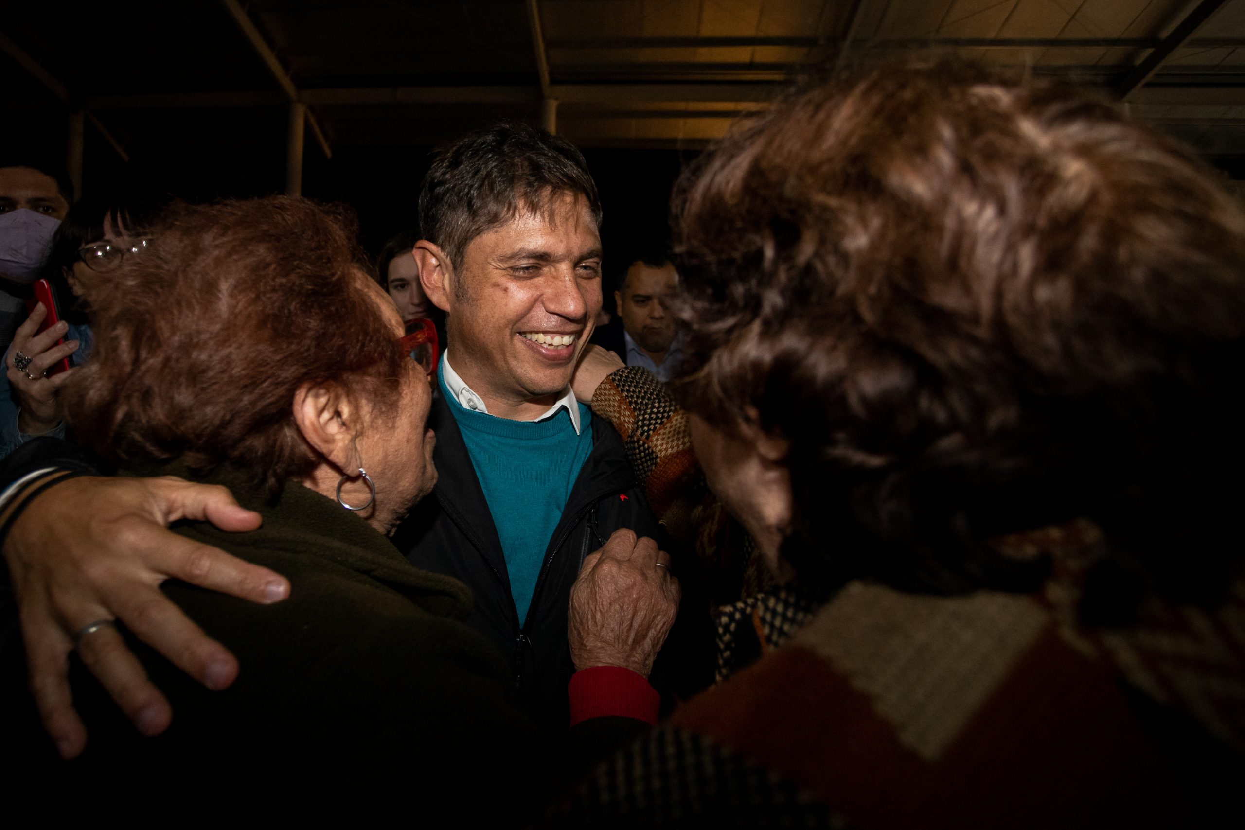 En modo reelección, Kicillof retomó las «mateadas» con vecinos en el interior de la Provincia