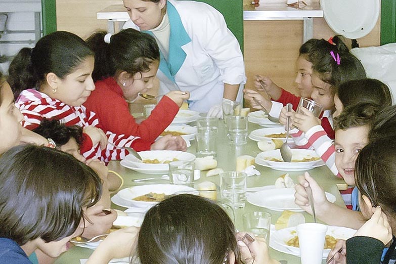 Sin la AUH, las asignaciones familiares y la Tarjeta Alimentar, la pobreza infantil subiría 3 puntos y la indigencia hasta 10