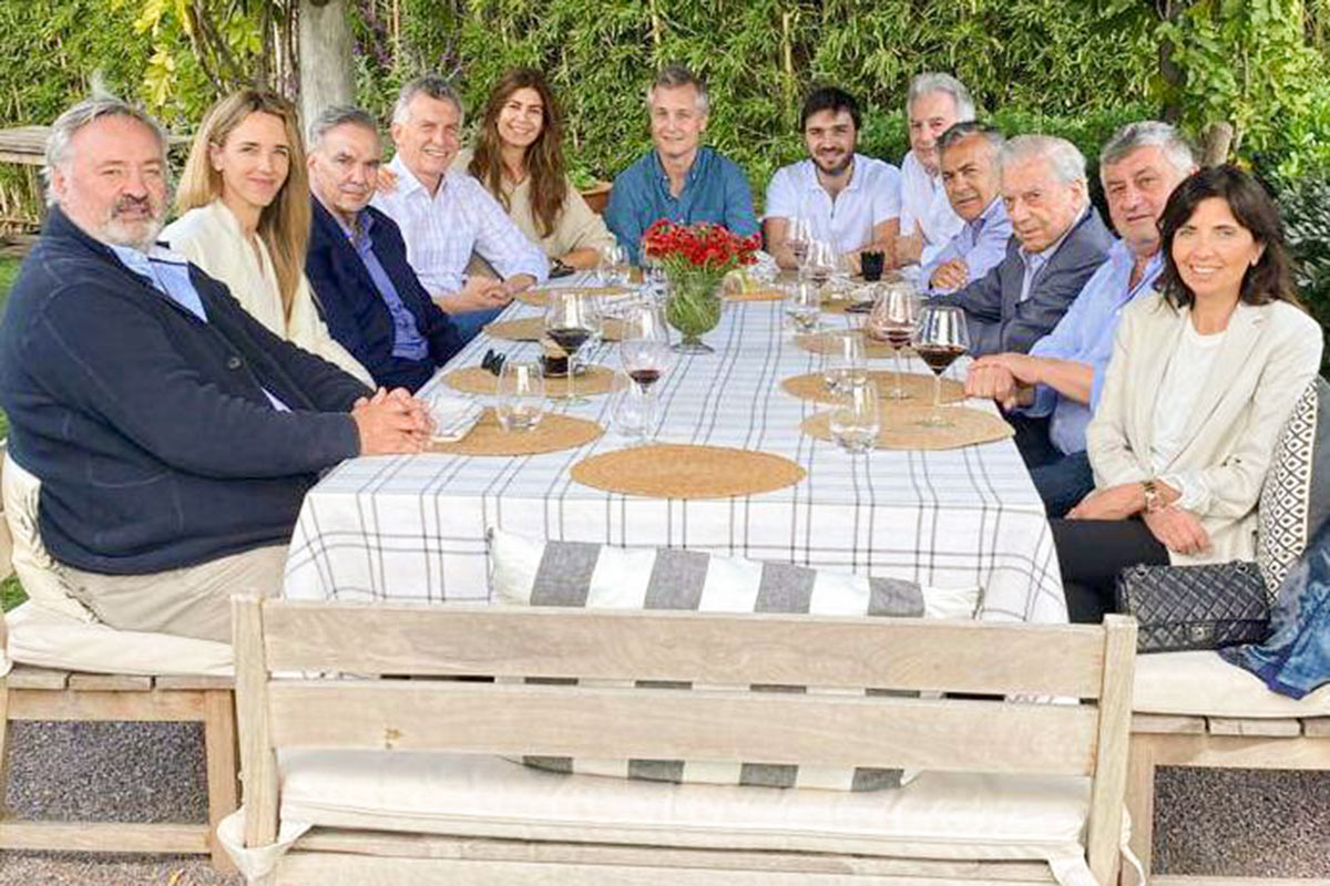 Macri protagoniza otra reunión con Vargas Llosa y suma respaldos en JxC contra Milei