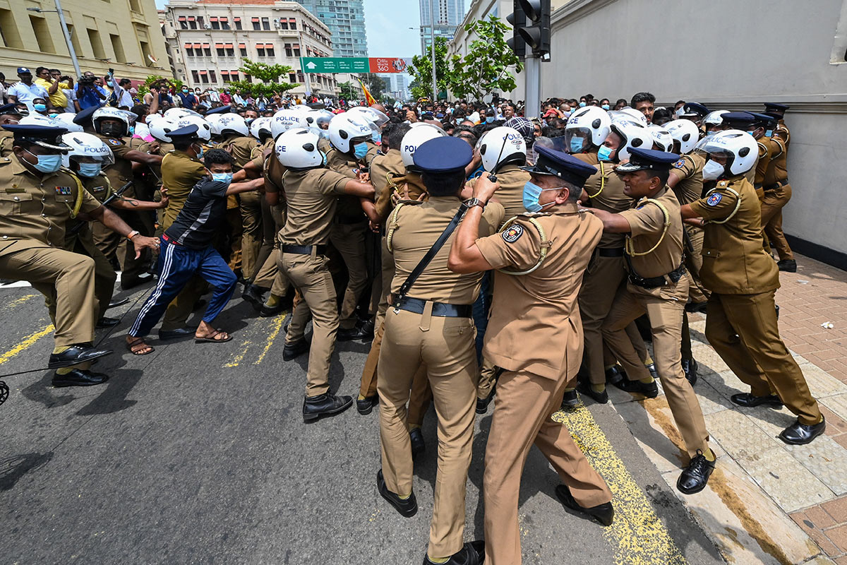 Pobreza, violencia y muerte en Sri Lanka, entre la cruenta pelea en el clan Rajapaksa y la pandemia
