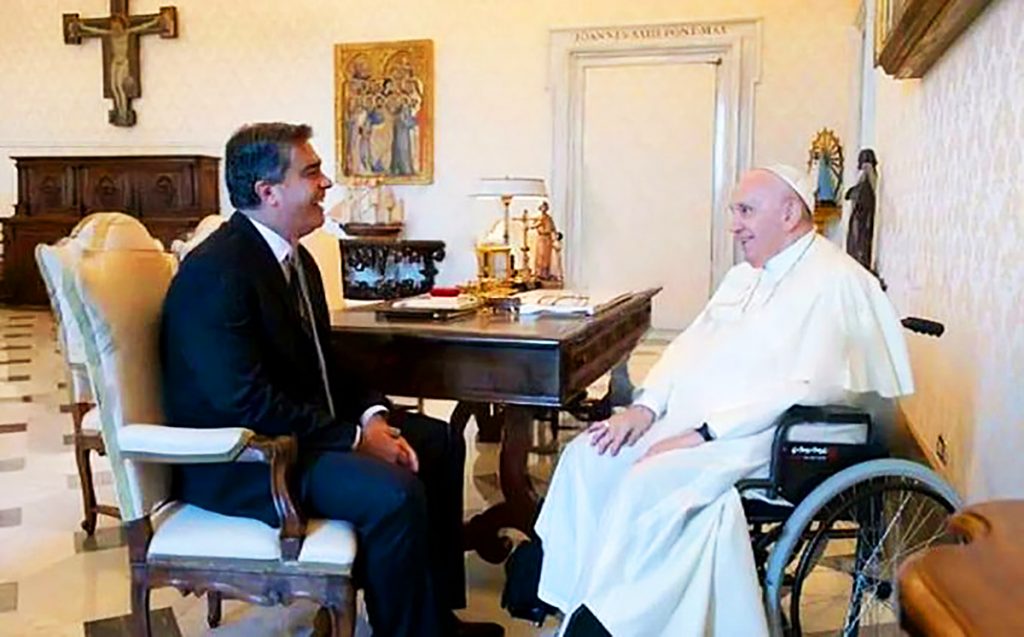 Diez tedeums sin Bergoglio: se reanuda el puente aéreo con Roma y Fernández enfrenta el frío que viene del Vaticano