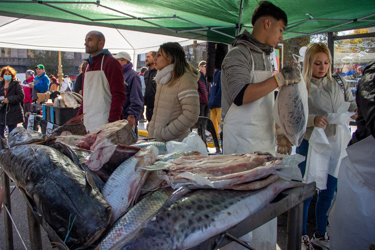 Más de 8 mil kilos de pescado vendidos en el «Canoazo» por la Ley de Pesca Artesanal