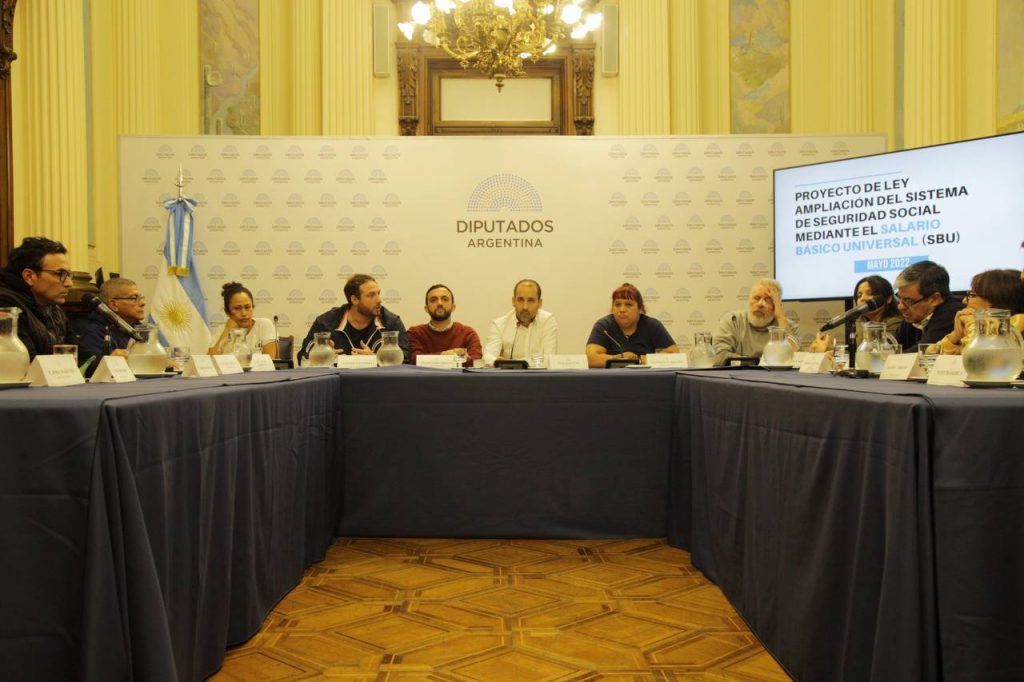 Presentaron el proyecto de ley para el Salario Básico Universal: aseguran que Guzmán y Zabaleta lo apoyan