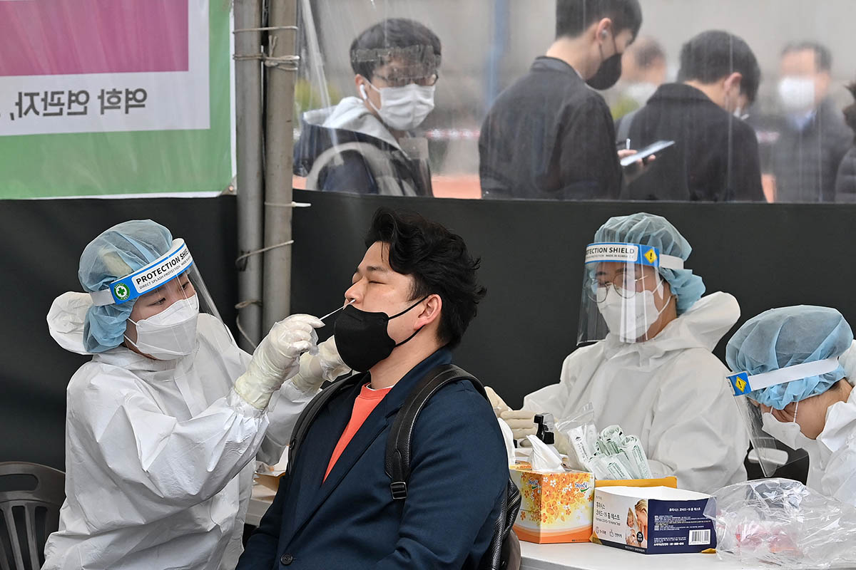 Corea del Sur ofrece vacunas a Corea del Norte, en alerta máxima por Covid