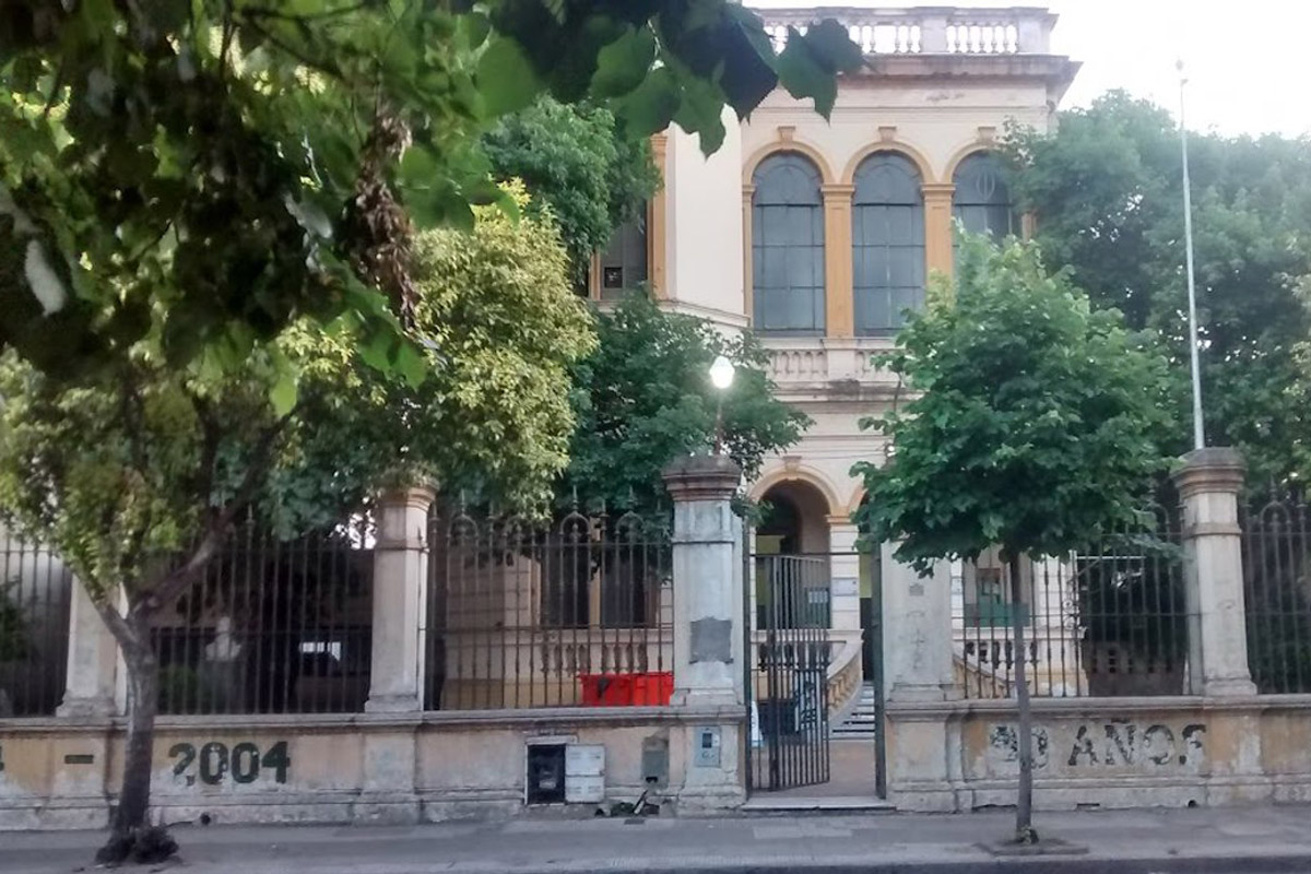 Incertidumbre en escuela de Rosario: estudiantes afirman que si no se expropia el edificio podrían perderlo