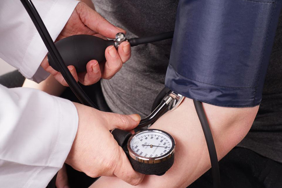 Le tomaron la presión a 230 mil personas adultas: la mitad resultó hipertensa y el 60% lo desconocía