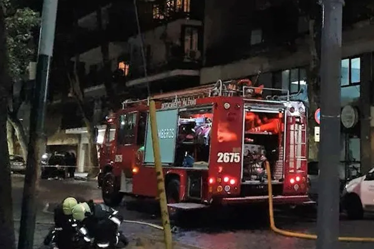 Un muerto al incendiarse un departamento en un edificio en Belgrano
