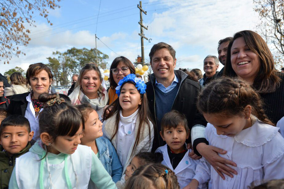 Axel Kicillof destacó su compromiso con la escuela pública y dijo que «allí está el futuro»