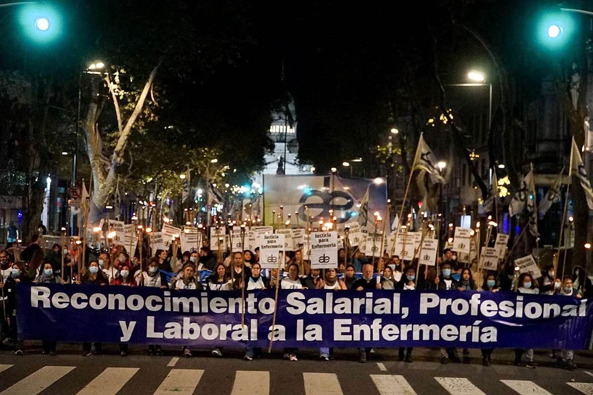 Con más de dos años de pandemia a cuestas y ante una nueva ola, trabajadores de la salud volvieron a reclamar por sus derechos