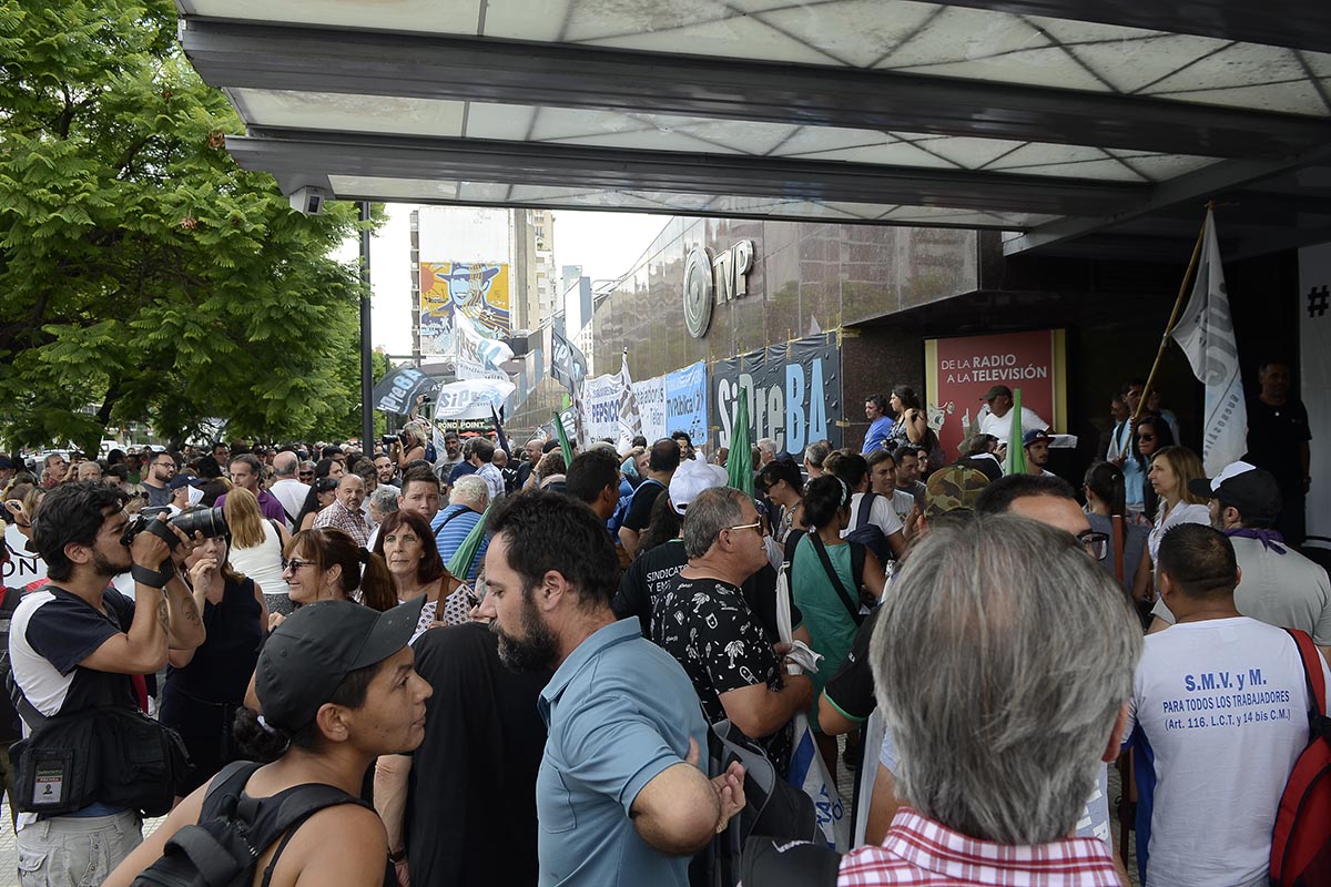Trabajadores de la TV Pública denuncian campaña de Clarín y La Nación contra los medios públicos
