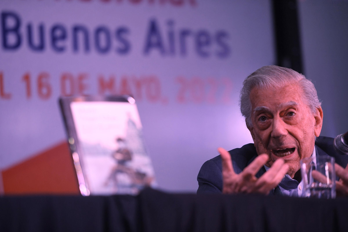 Mario Vargas Llosa presentó su último libro, “La mirada quieta”