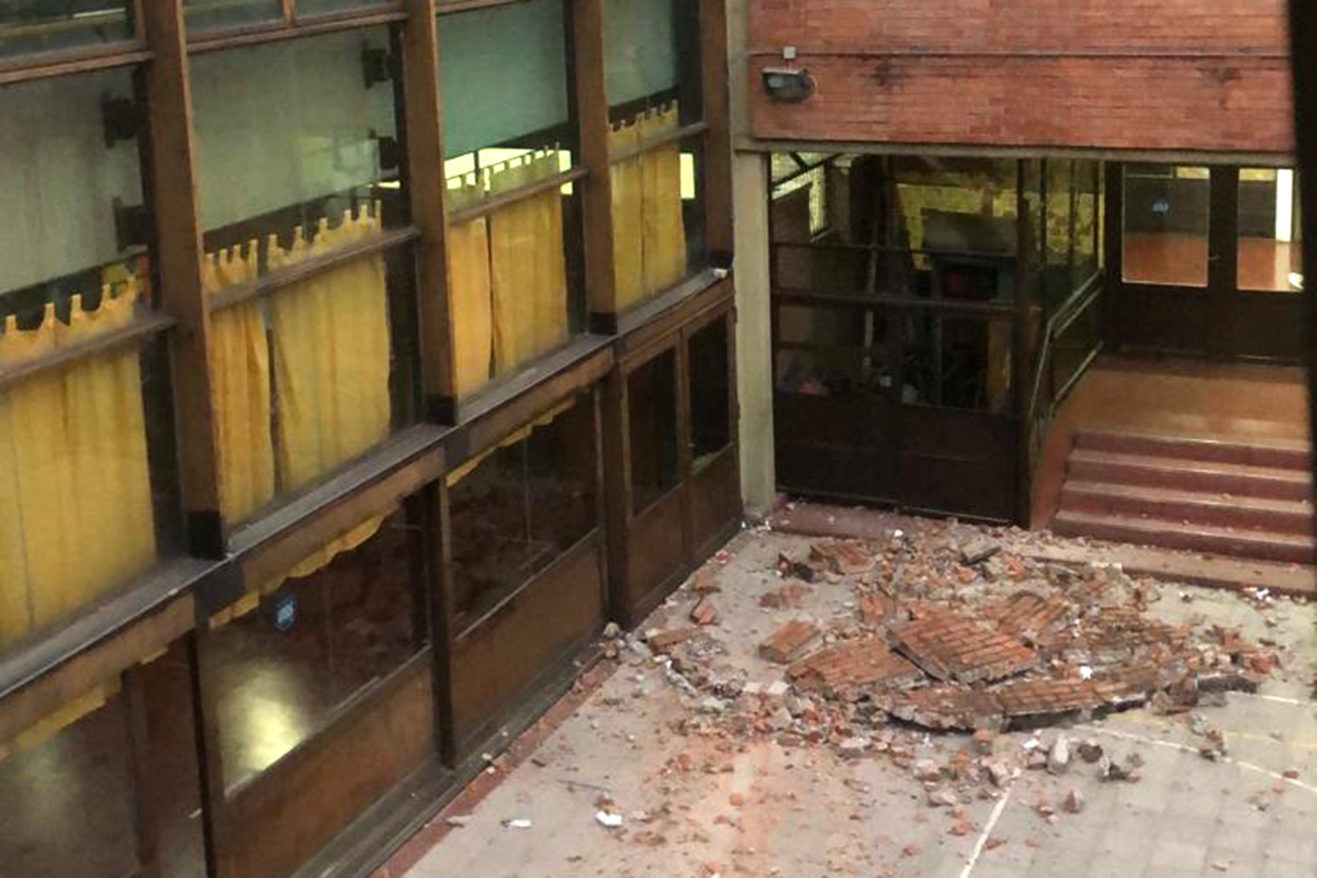 La educación pública en picada: se desmoronó gran parte de una pared en una escuela porteña