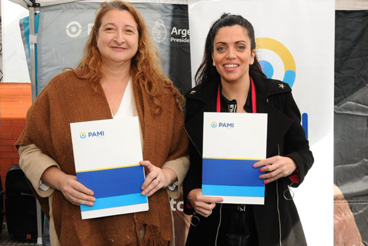 Firma de convenio entre la Defensoría y PAMI