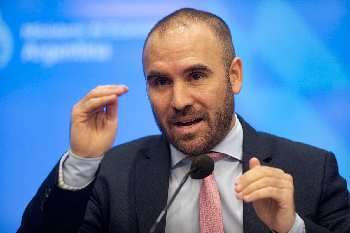 Guzmán descartó un «reperfilamiento» y dijo que la deuda en pesos es «sostenible»