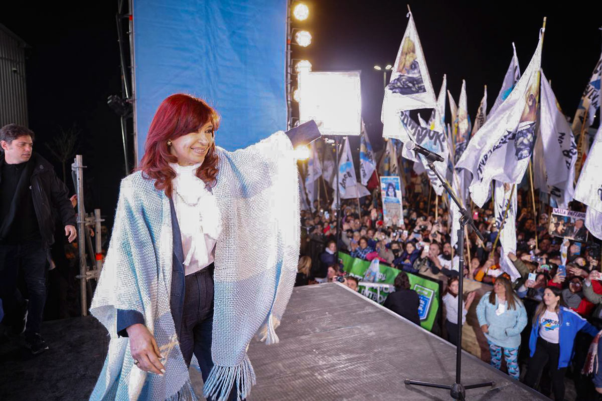 CFK vuelve a un acto público con su presencia en el plenario de la UOM