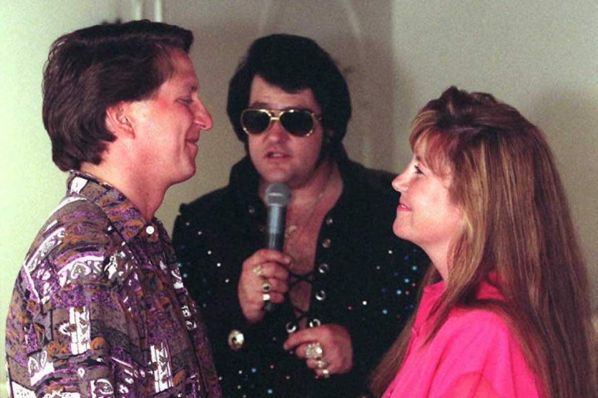Exigen a imitadores de Elvis Presley dejar de efectuar matrimonios exprés en Las Vegas