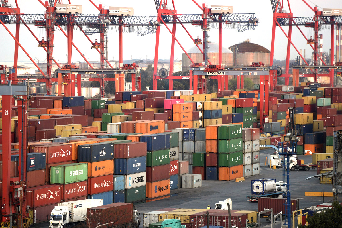 La suba de las importaciones se comió el superávit comercial