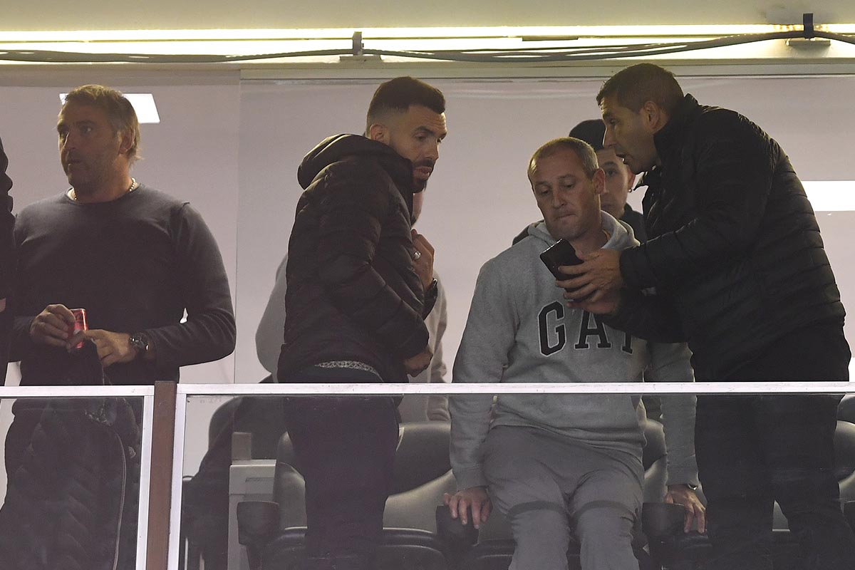 Socios de Rosario Central presentan un recurso de amparo contra la llegada de Tevez y Bragarnik