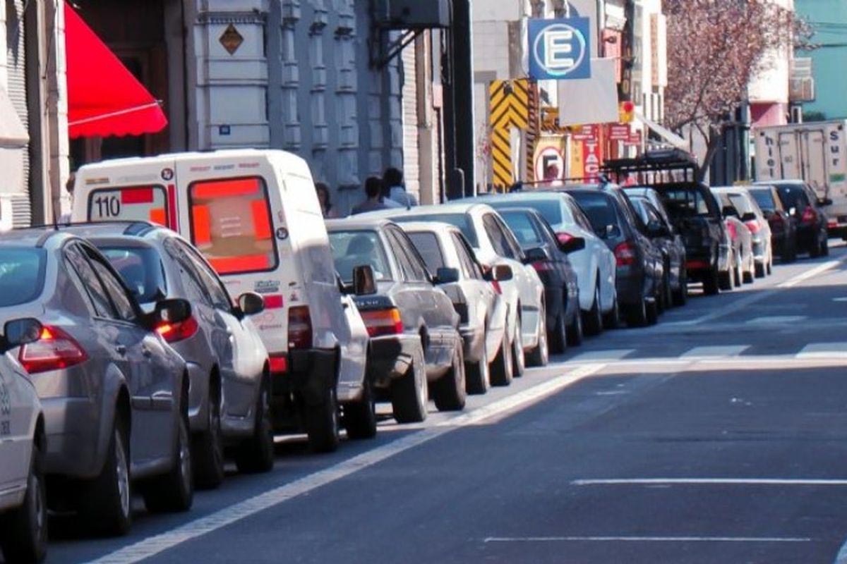 Una nueva ley de estacionamiento en la Ciudad «cobrará 135 mil espacios que hasta ahora eran gratuitos»