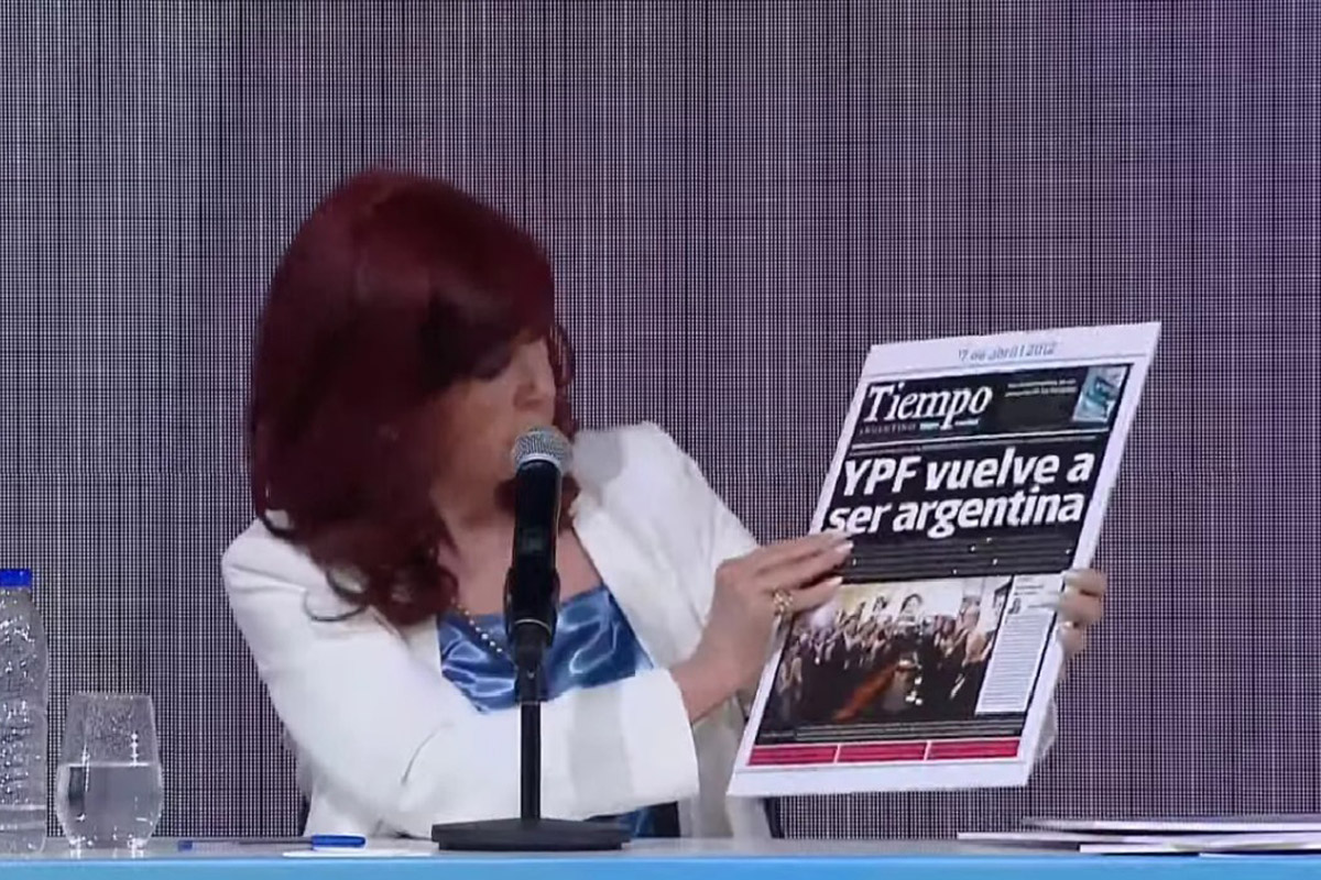Cristina Kirchner recorrió las tapas de los diarios durante la reestatización de YPF