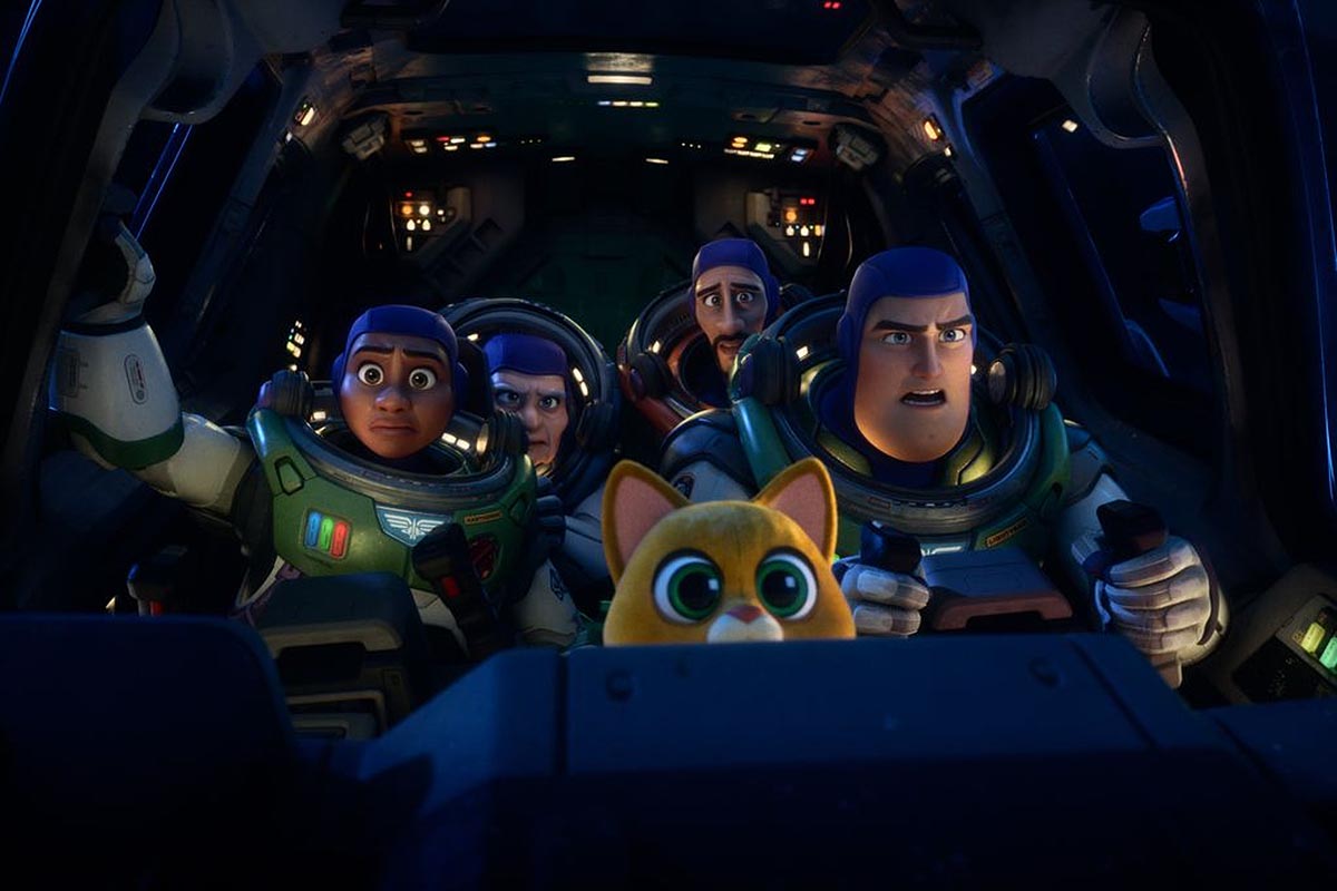 Prohíben la película «Lightyear» en 14 países porque incluye una escena en la que se besan dos mujeres