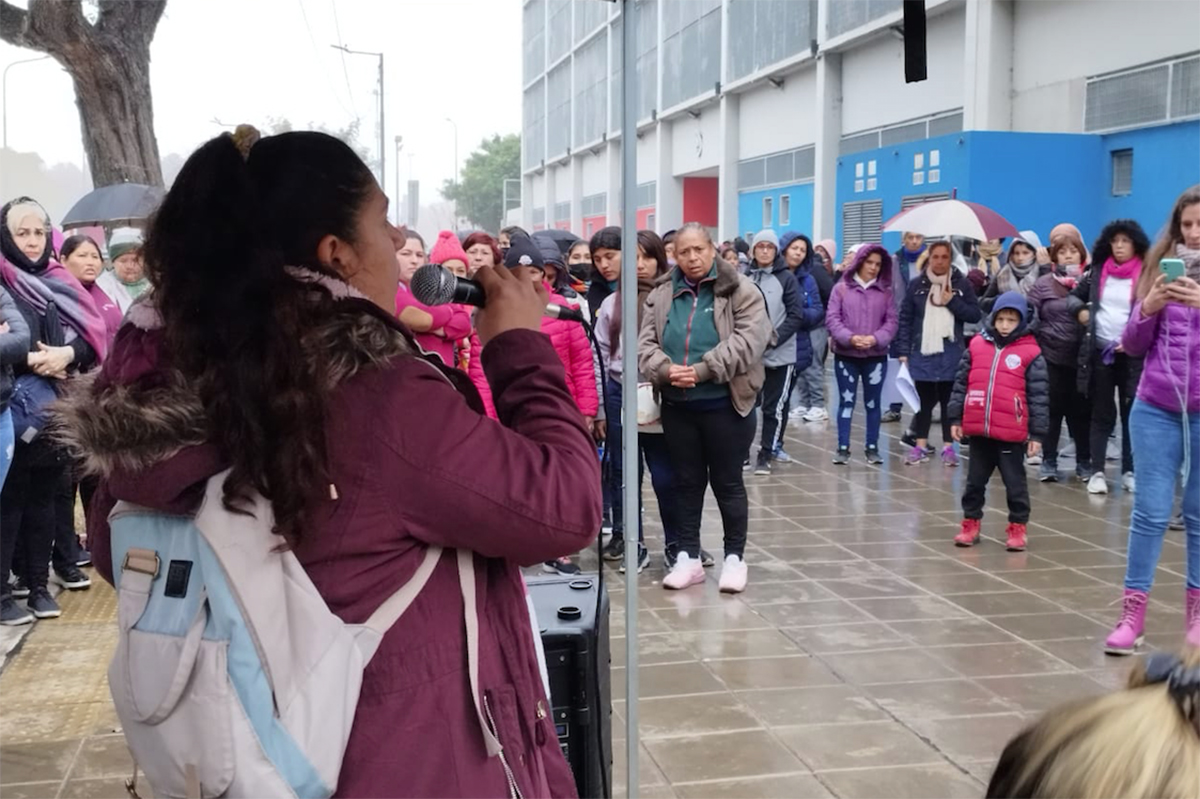 La comunidad educativa se movilizó para exigir la renuncia de la directora violenta de la escuela de Retiro