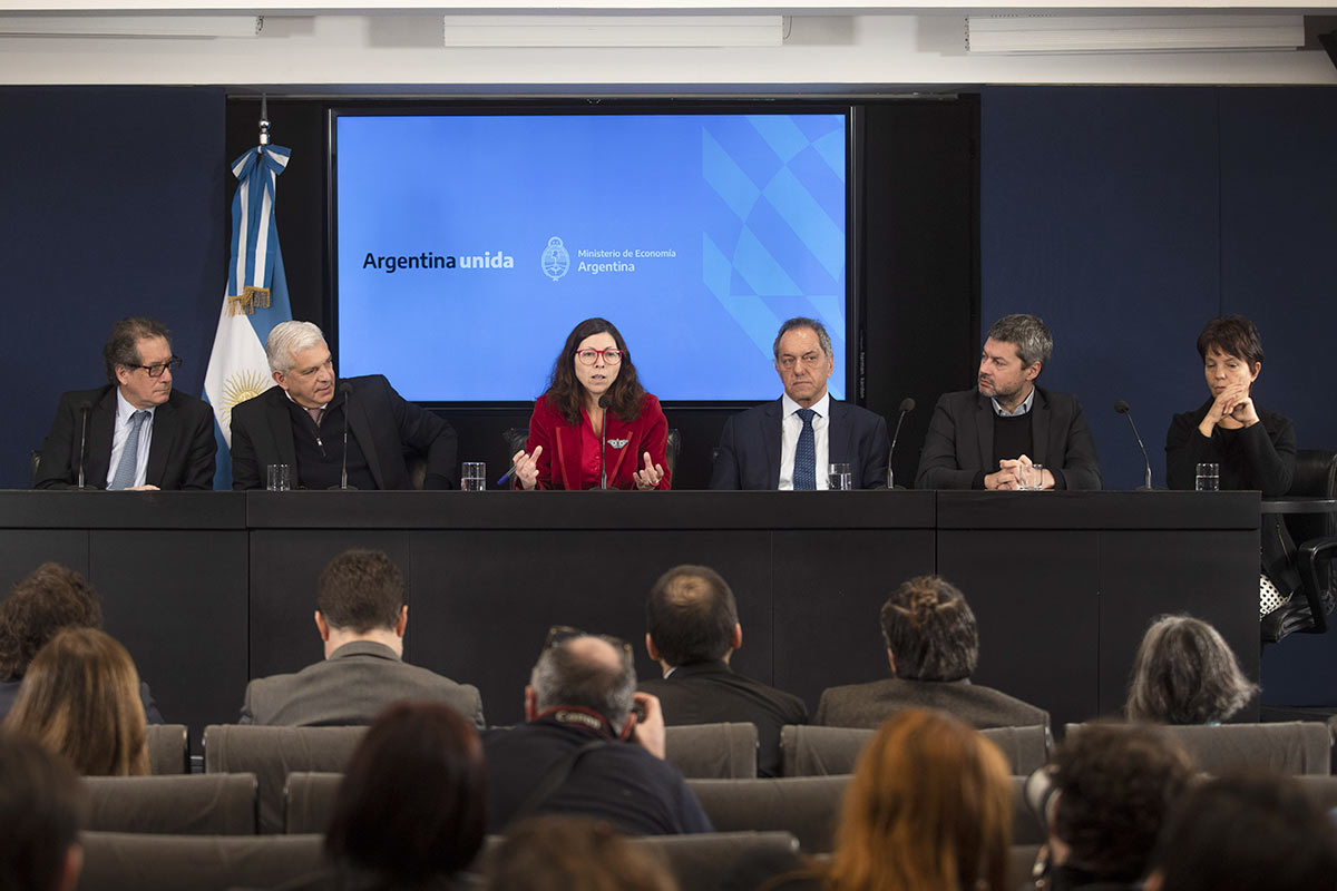 Alertan por el estancamiento de los ingresos fiscales y una fuerte suba del déficit