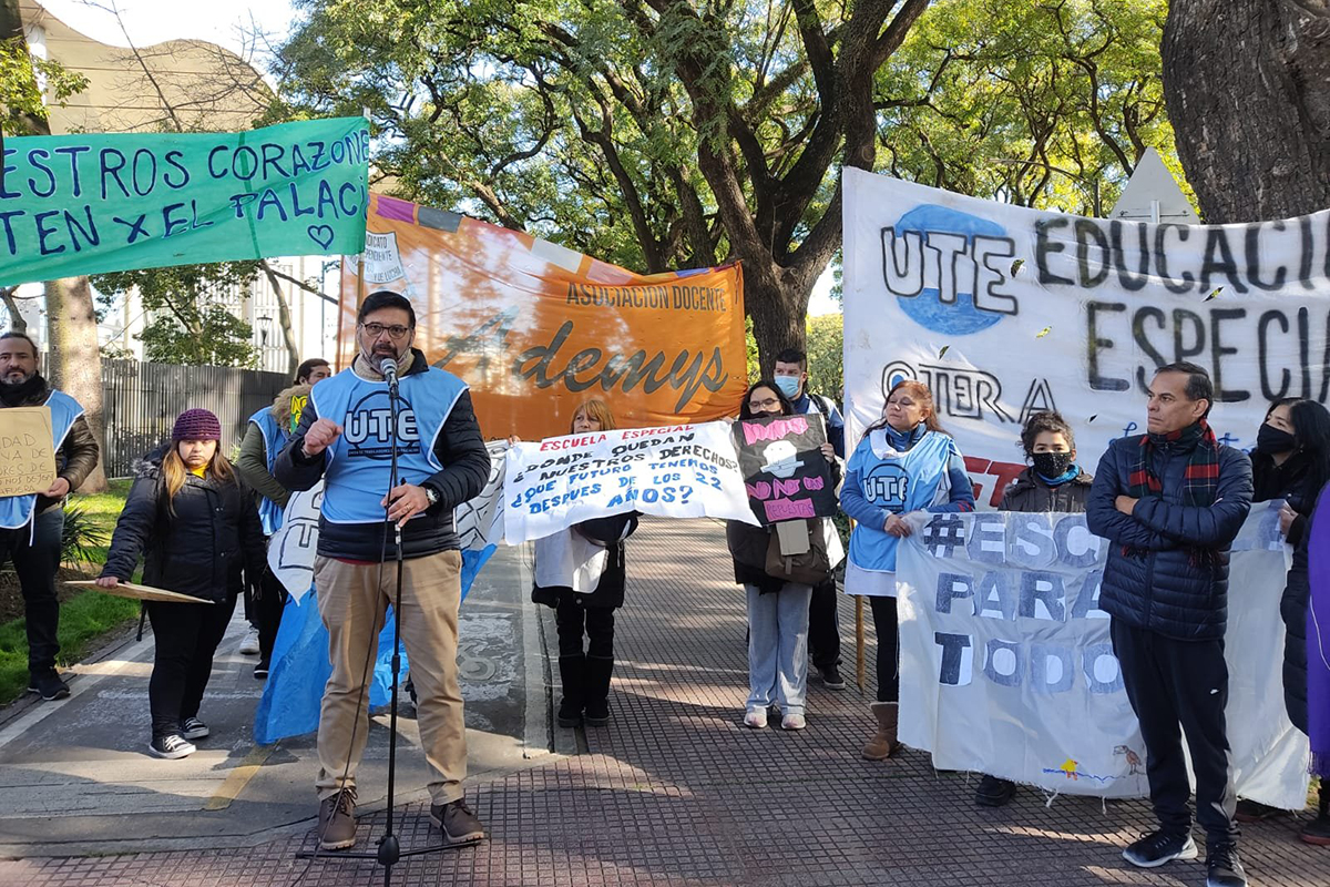 Familias y docentes porteños se movilizaron para rechazar el ajuste sobre estudiantes con discapacidad