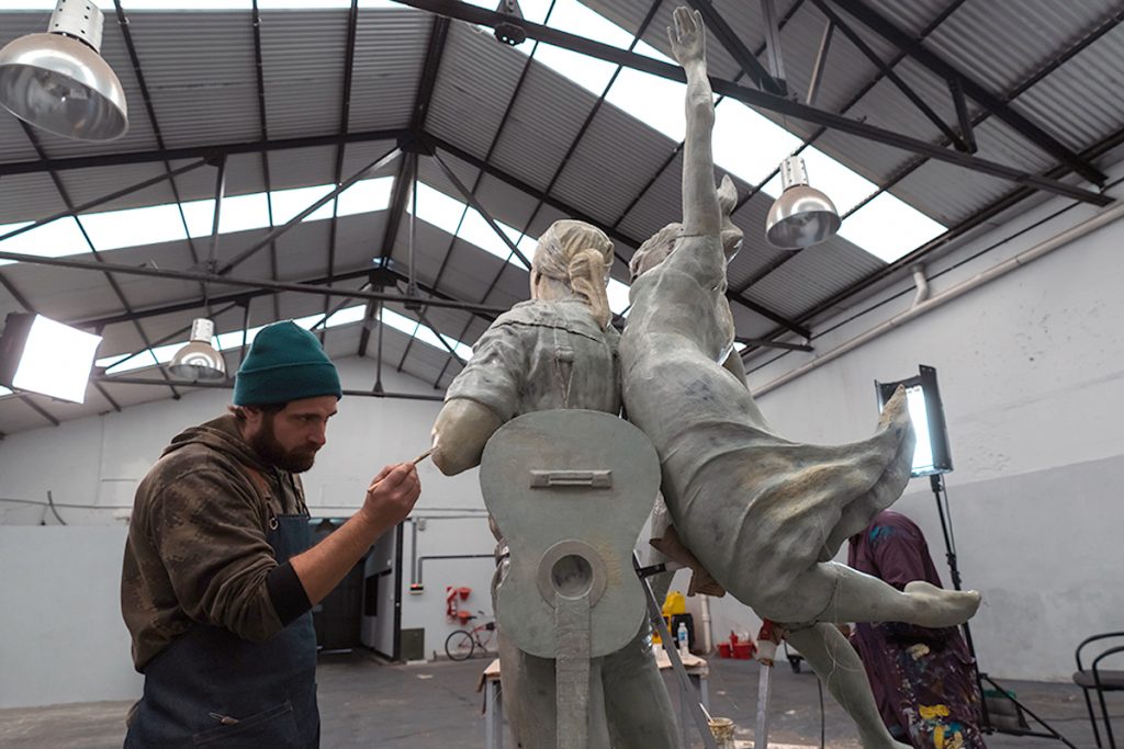 Justo y necesario: se viene la escultura de Leonardo Favio