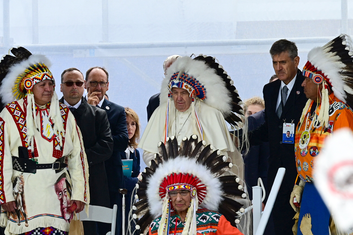 En Canadá, el Papa pidió perdón a los indígenas “por el mal que tantos cristianos cometieron”