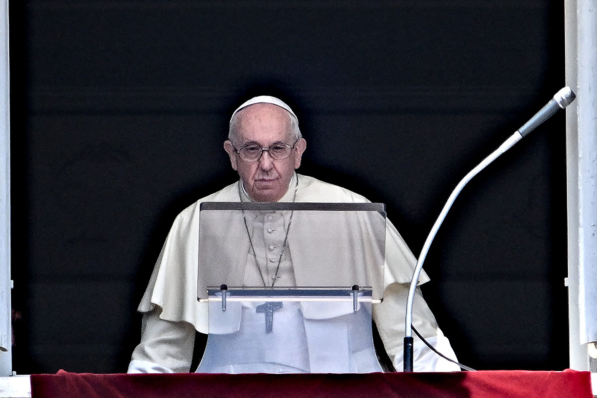 Francisco echó del Vaticano al exsecretario conservador de Benedicto XVI