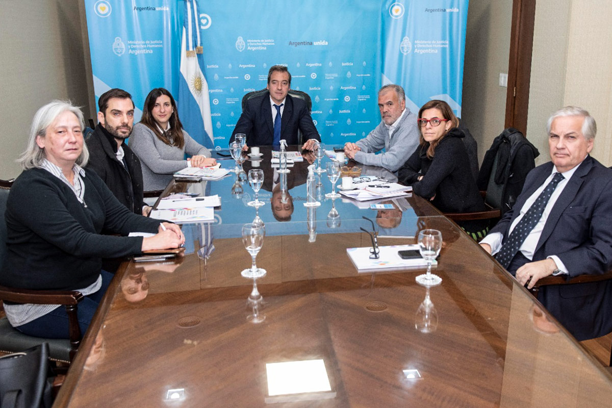 Fomentan la adopción de niñes ‘grandes’ para que no transiten su infancia y adolescencia en hogares