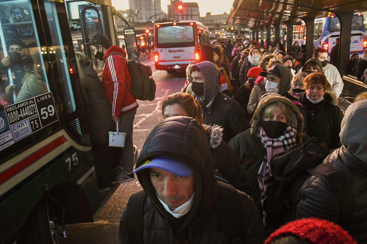 El lock out del transporte de pasajeros del área metropolitana ingresó a su tercer día